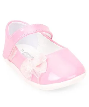 Cute Walk by Babyhug Bellies With Velcro Closure Bow Applique - Pink