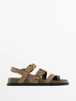 Flat sandals with buckles