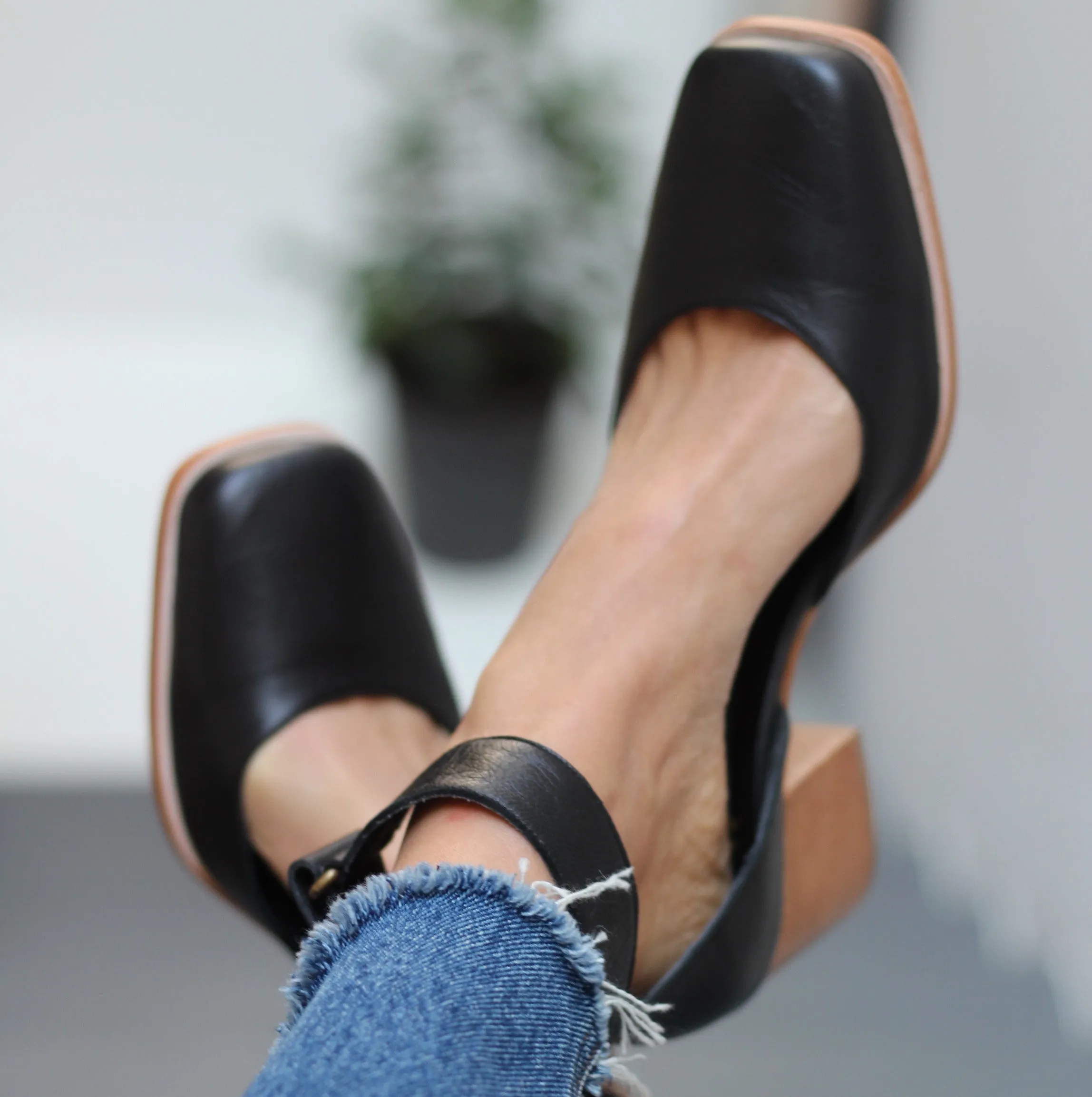 Louise Black Pumps