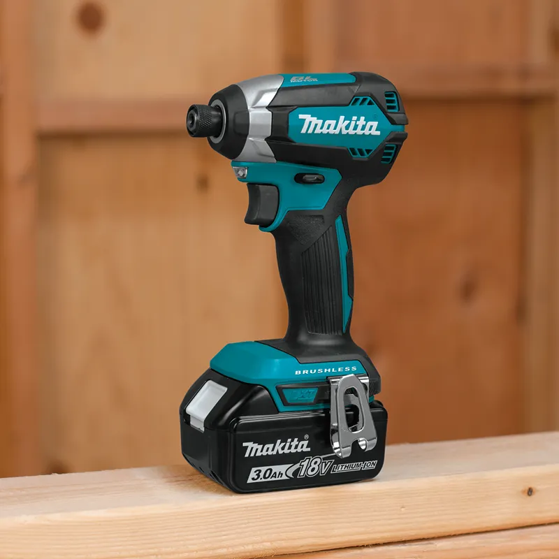 Makita XDT131 18V LXT Lithium-Ion Brushless Cordless Impact Driver Kit