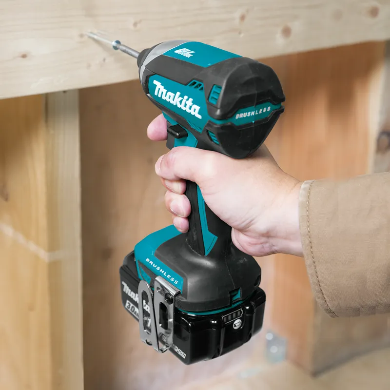 Makita XDT131 18V LXT Lithium-Ion Brushless Cordless Impact Driver Kit