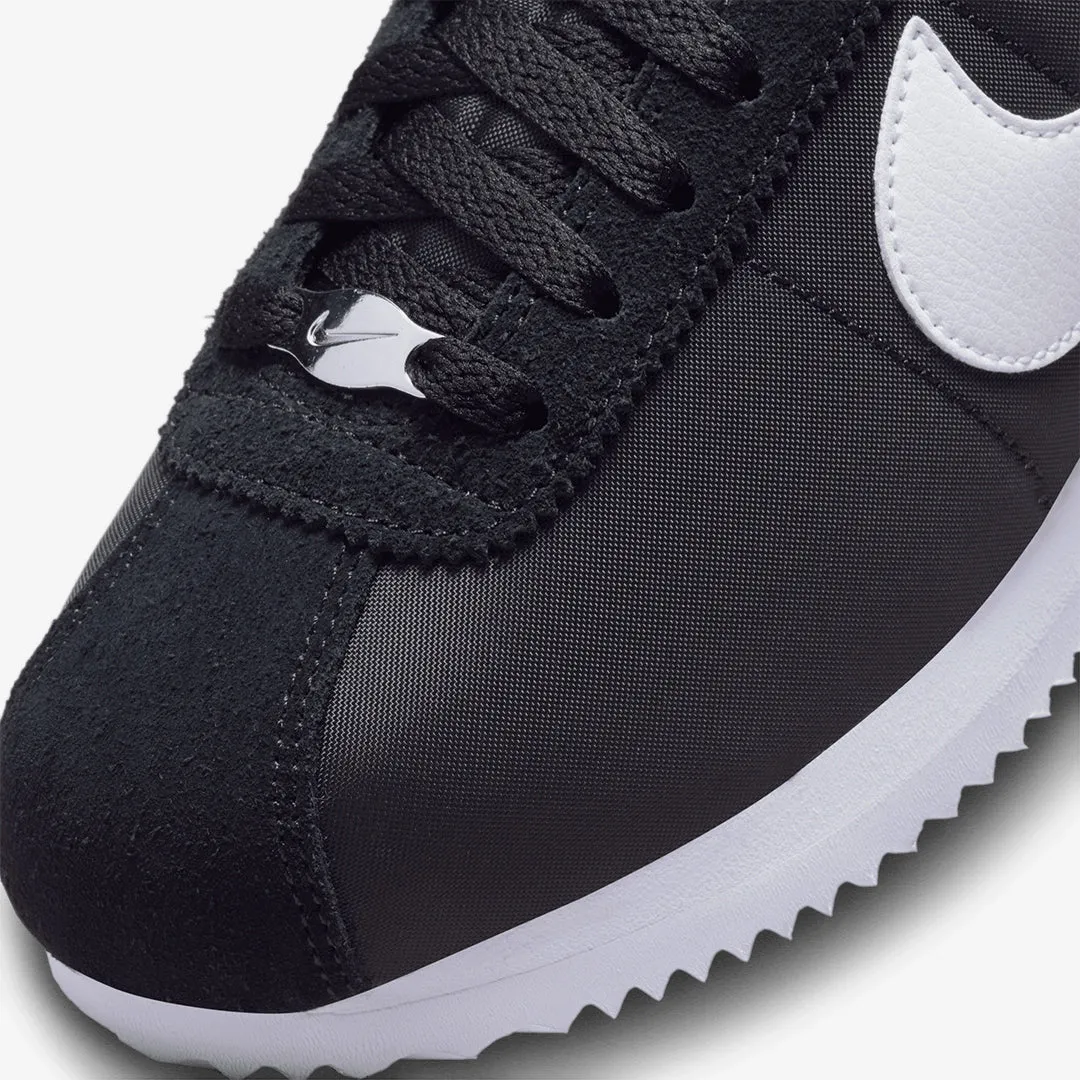 Nike | WMN'S CORTEZ TXT  { BLACK/WHITE