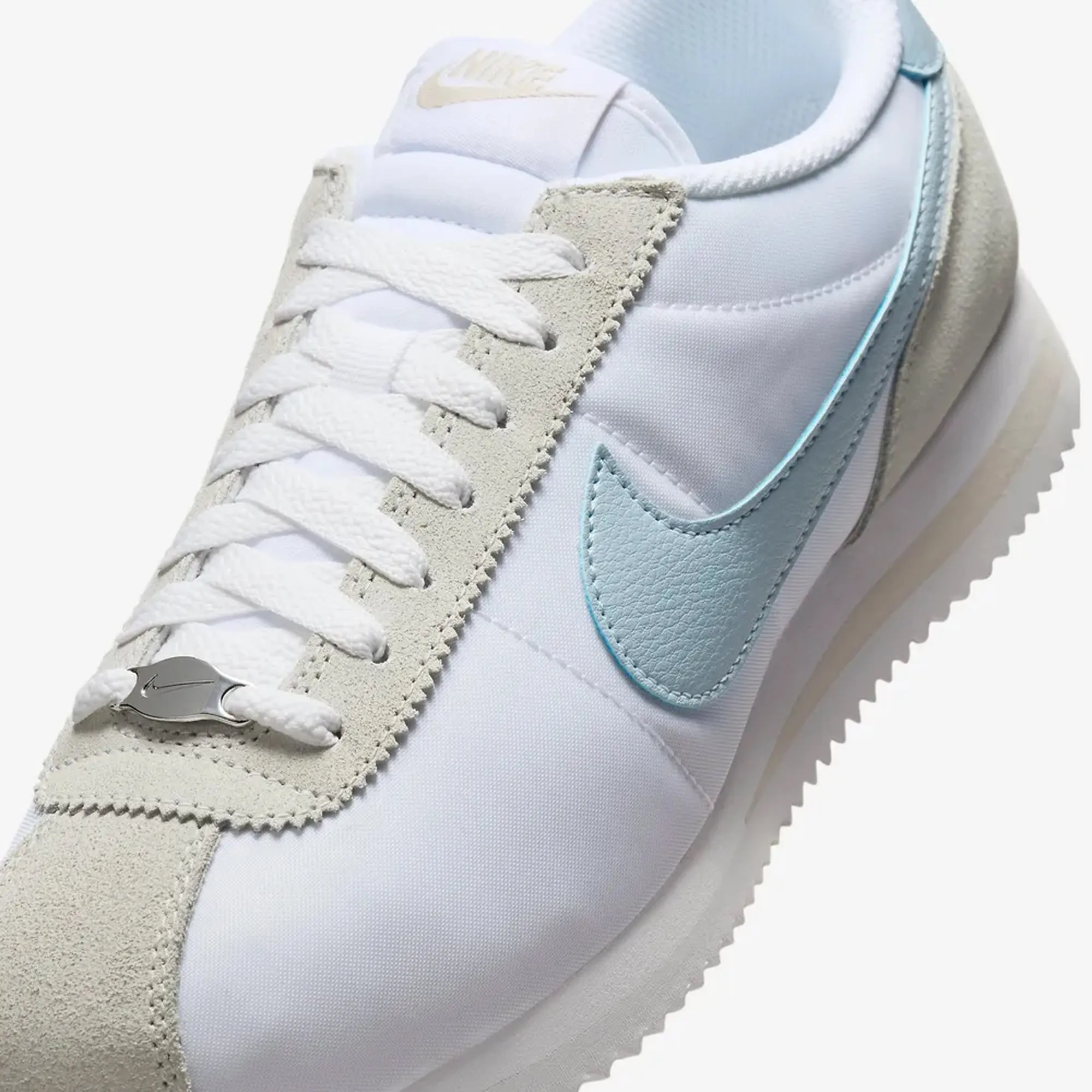 Nike | WMN'S CORTEZ  { WHITE/LT ARMORY BLUE-LT OREWOOD BRN