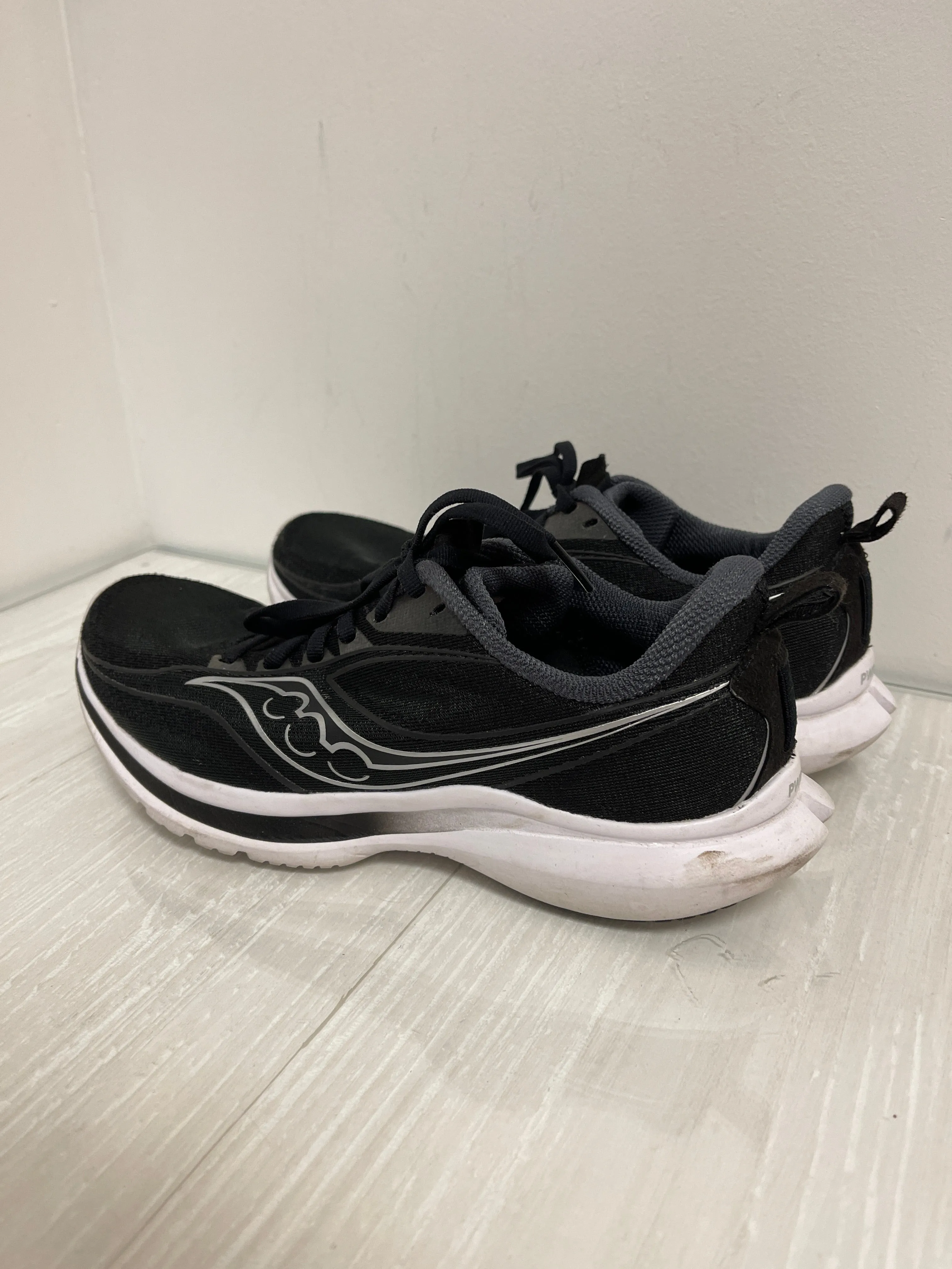 Shoes Athletic By Saucony In Black, Size: 9